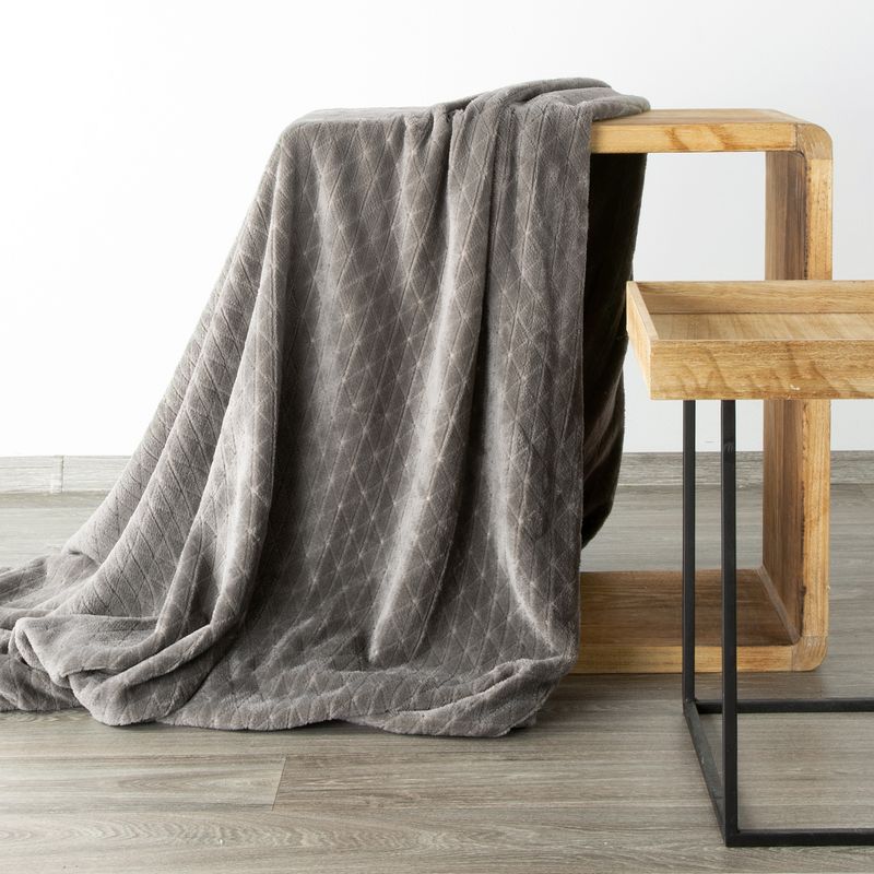 Jednofarebná deka - Cindy 4 grafitová (Rozmer deky: š. 70 cm x d. 160 cm)